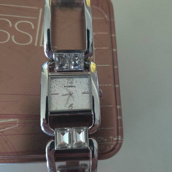 ** Beautiful Fossil Y2 Ladies Stainless Steel Watch W/Crystals** - Picture 10 of 10